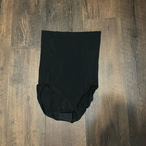 NWOT SPANX OnCore High-Waisted  Brief M - Picture 5 of 7
